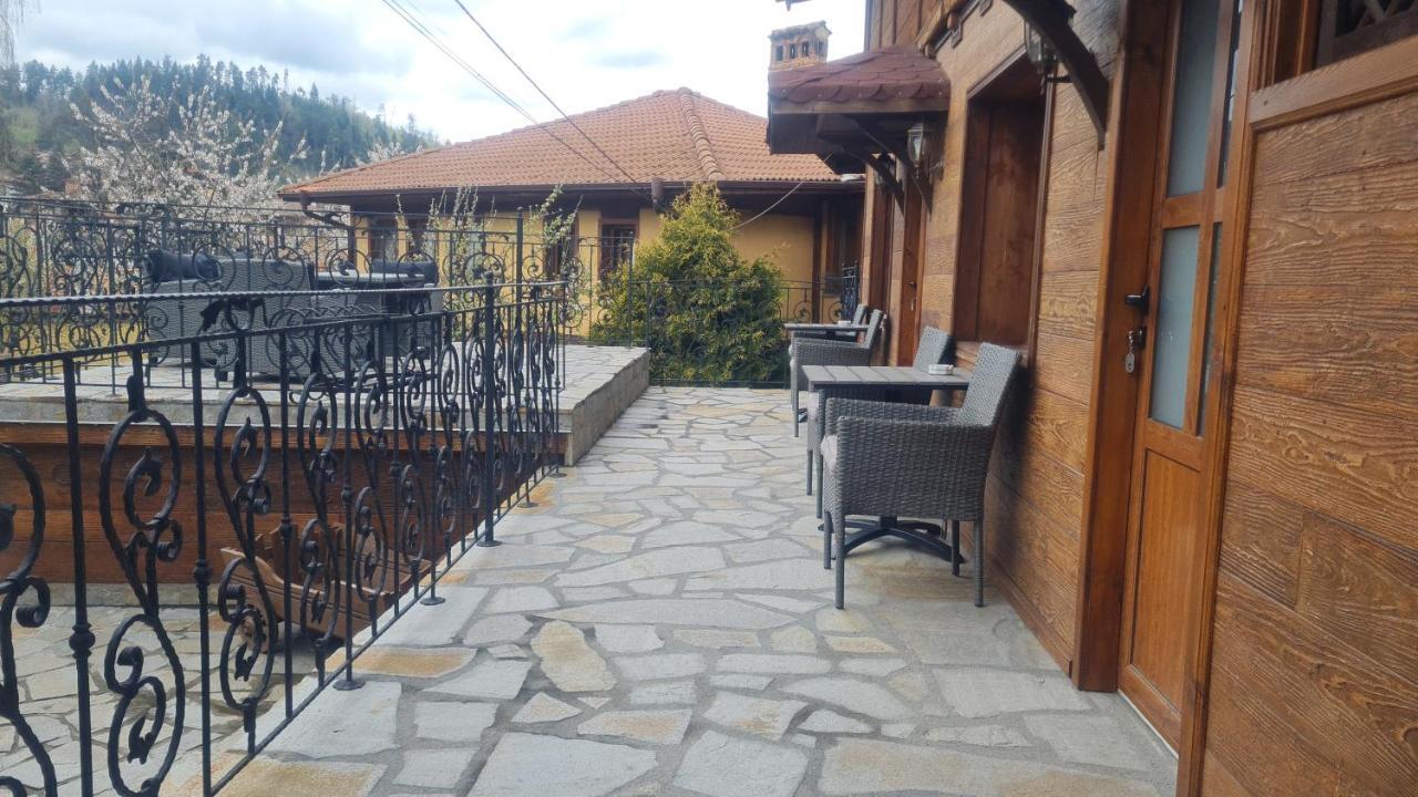 Guest House Zlatniyat Telets Kopriwschtiza Exterior foto