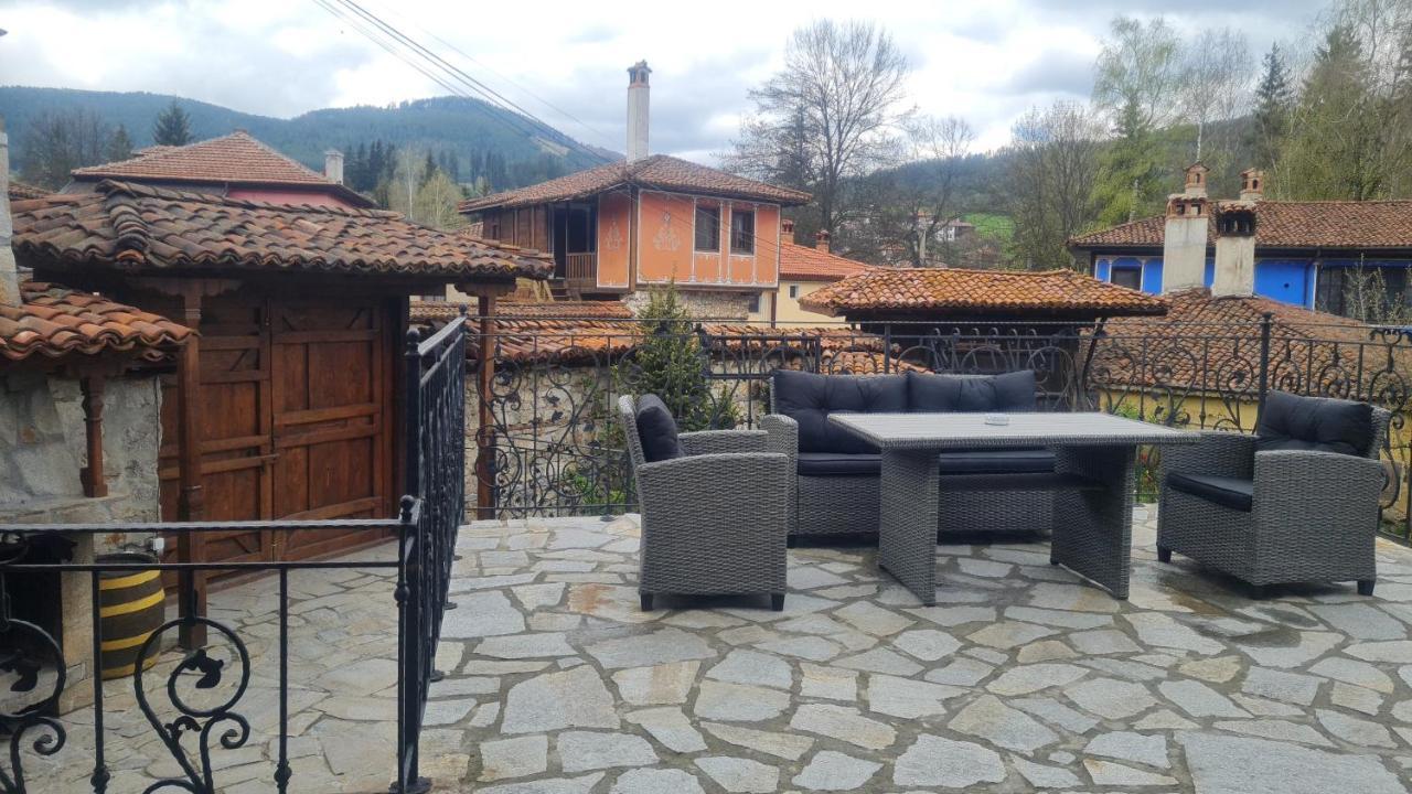 Guest House Zlatniyat Telets Kopriwschtiza Exterior foto